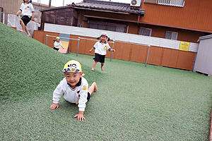 元気いっぱい園庭遊び！　ぱんだ・きりん・ことり