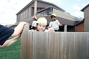 元気いっぱい園庭遊び！　ぱんだ・きりん・ことり