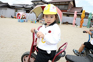 元気いっぱい園庭遊び！　ぱんだ・きりん・ことり