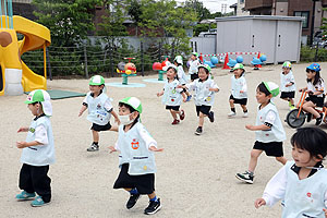 元気いっぱい園庭遊び！　ぱんだ・きりん・ことり