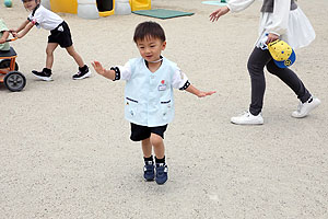 元気いっぱい園庭遊び！　ぱんだ・きりん・ことり