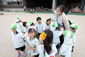 元気いっぱい園庭遊び！　ぱんだ・きりん・ことり