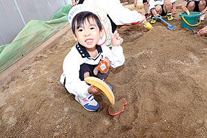 元気いっぱい園庭遊び！　ぱんだ・きりん・ことり