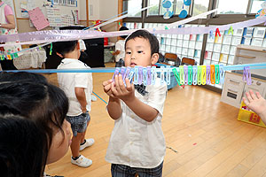 洗濯ばさみ遊び！楽しかったね　たんぽぽ