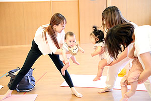 親子ヨガ教室「nicoly」