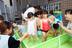 水遊び　楽しかったね！　ひよこ