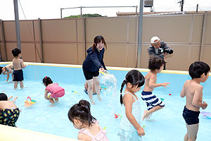 プール活動　ばら・すみれ・ひまわり