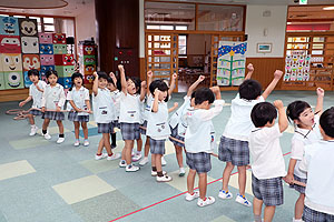 つなひきに挑戦！　ひまわり・ばら