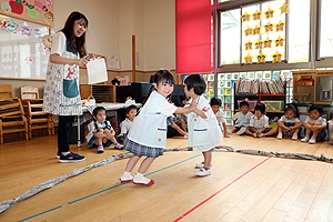 おすもうさんごっこ　きりん