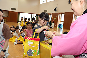 エンゼル七夕まつり　おかしのつかみどり・的当て・わなげ　年少　NO.1