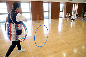 フラフープ遊び楽しかったね　さくら