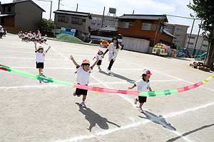 運動会予行が行われました　かけっこ　年少組