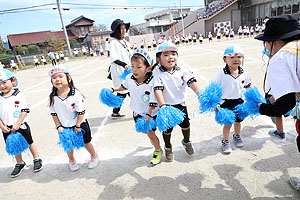 運動会予行が行われました　リズム　年少組