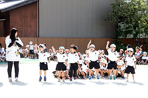 運動会予行が行われました　かけっこ　年中組