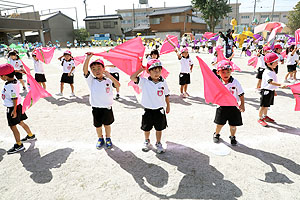 運動会予行が行われました　リズム　年中組