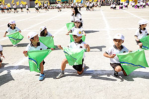 運動会予行が行われました　リズム　年中組