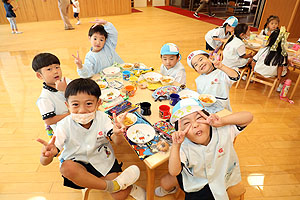 ランチルームでお給食を食べました　こあら・すみれ