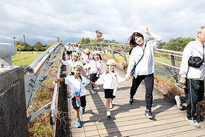 東員町中部公園遠足  年中　 NO.1