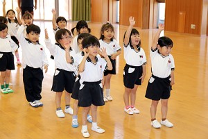 体操教室　鉄棒がんばったね‼　たんぽぽ