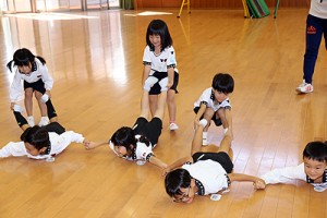体操教室　鉄棒がんばったね‼　たんぽぽ