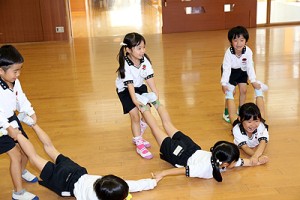 体操教室　鉄棒がんばったね‼　たんぽぽ