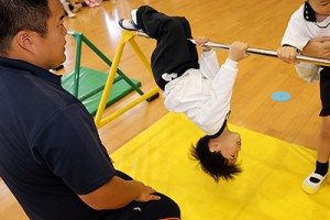 体操教室　鉄棒がんばったね‼　たんぽぽ