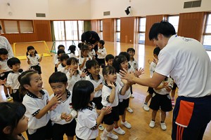 体操教室　鉄棒がんばったね‼　たんぽぽ