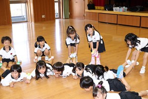 体操教室　鉄棒がんばったね‼　たんぽぽ