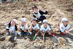 エンゼル自然体験農園でおいもほり　　年中