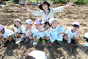 エンゼル自然体験農園でおいもほり　　年中