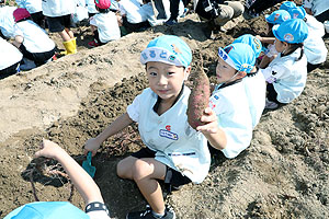 エンゼル自然体験農園でおいもほり　　年中