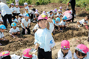 エンゼル自然体験農園でおいもほり　　年中