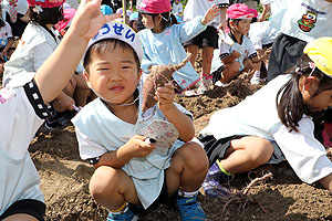 エンゼル自然体験農園でおいもほり　　年中