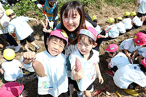 エンゼル自然体験農園でおいもほり　　年中