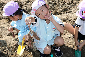 エンゼル自然体験農園でおいもほり　　年中