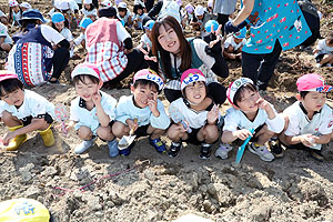 エンゼル自然体験農園でおいもほり　　年中