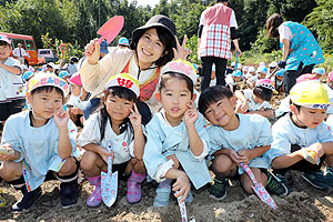 エンゼル自然体験農園でおいもほり　　年中