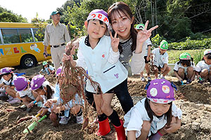 エンゼル自然体験農園でおいもほり　　年長