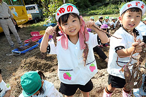エンゼル自然体験農園でおいもほり　　年長