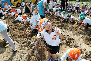 エンゼル自然体験農園でおいもほり　　年長