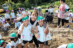 エンゼル自然体験農園でおいもほり　　年長