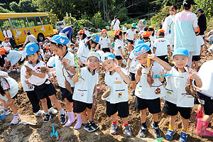 エンゼル自然体験農園でおいもほり　　年長