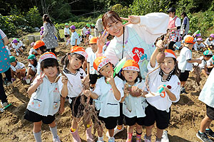 エンゼル自然体験農園でおいもほり　　年長