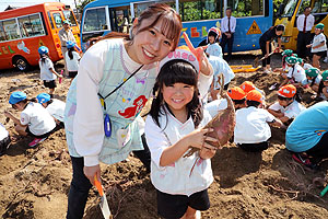 エンゼル自然体験農園でおいもほり　　年長