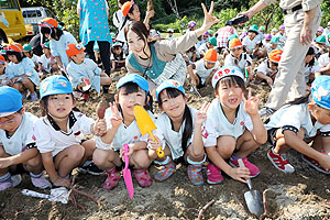 エンゼル自然体験農園でおいもほり　　年長