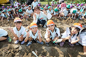 エンゼル自然体験農園でおいもほり　　年長
