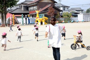 園庭の遊具で色鬼をしました　ひよこ