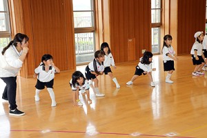 エンゼルホールで楽しい運動あそび‼　年長B・年中たんぽぽ