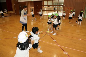 エンゼルホールで楽しい運動あそび‼　年長B・年中たんぽぽ