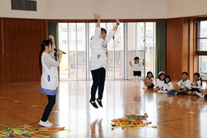 エンゼルホールで楽しい運動あそび‼　年長B・年中たんぽぽ
